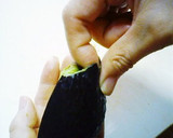 A picture of step 5 of How to Neatly Peel an Avocado.