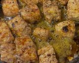 Foto del paso 3 de la receta: ### CAZÓN DORADO EN MANTECA AL AJO CON PAPRIKA
