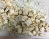 Foto del paso 2 de la receta: 136. Berenjenas rellenas con soja texturizada (principal verdura)