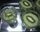 A picture of step 3 of Easy Whole Kiwi Jello using Kanten.