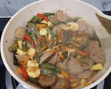 Foto langkah ke 7 dari resep Tumis Buncis Bakso.