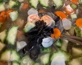 Foto langkah ke 6 dari resep Sup Udang Oyong.