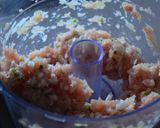Une image de l'étape 2 de Keftas de poulet, tartare de 2 tomates, houmous maison.