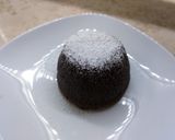 Foto del passaggio 6 della ricetta Tortino al cioccolato con cuore morbido