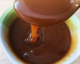 Pas rețetă Tort blat umed crema de caramel și mascarpone cu ciocolata albă 4 fotografie