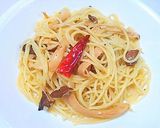 A picture of step 8 of Oil Spaghetti with Dried King Oyster Mushrooms.