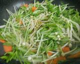 A picture of step 3 of Quick Simmered Shabu-Shabu Pork and Mizuna Greens.