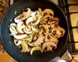 Foto del paso 3 de la receta: Orecchiette con hongo portobello y pesto