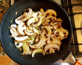 Foto del paso 3 de la receta: Orecchiette con hongo portobello y pesto