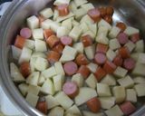 A picture of step 2 of Potato and Wiener Sausage Curry Soup.