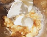 A picture of step 1 of Banana chila.