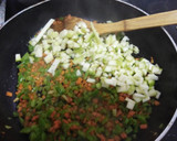 Foto del paso 1 de la receta: Pimientos Rellenos de pollo y verduras al horno