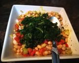 Foto del paso 4 de la receta: Ensalada de alubias con col kale y especias - veggie