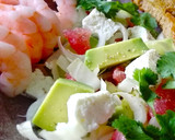 Foto del paso 4 de la receta: Ensalada de langostinos, aguacate y pomelo