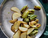 A picture of step 1 of Parmal/ Pointed gourd curry.