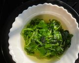 A picture of step 1 of Methi Malai Matar.