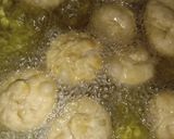 A picture of step 18 of Street style veg fried momos with red chutney.