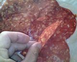 Foto del paso 3 de la receta: Sándwiches de pan negro y salame tipo español (cantimpalo)♦️(⁠･⁠–⁠･⁠)⁠ ⁠\⁠(⁠･⁠◡⁠･⁠)⁠/