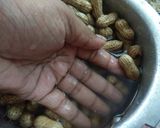 गरमागरम वाफवलेल्या भुईमुगाच्या शेंगा (boiled peanuts recipe in marathi) रेसिपी स्टेप 2 फोटो 