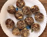ડ્રાયફ્રુટ ખજુર બોલ્સ(Dates dryfruits balls recipe in Gujarati) રેસીપી સ્ટેપ4ફોટો