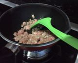A picture of step 5 of Thai-style Stir Fried Garlic Minced Pork.