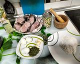 Foto del paso 1 de la receta: Merluza en salsa verde con frutos secos