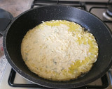 Foto del paso 3 de la receta: Desayuno de huevo y queso