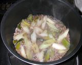 A picture of step 3 of 10-Minute Lightly Flavored Simmered Ground Meat and Japanese Leek.