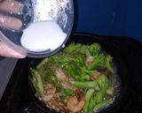 Foto langkah ke 5 dari resep Tumis Brokoli Udang.
