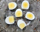 Foto del paso 1 de la receta: 🎅🏻 Huevos rellenos diferentes 🥚