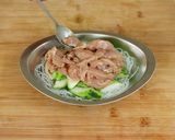 Foto langkah ke 2 dari resep Ayam Kukus Oyong Devina Hermawan.