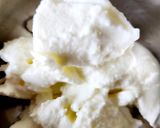 A picture of step 1 of Dahi Bhindi Masala.