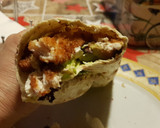 Foto del paso 7 de la receta: Fajita con Ensalada, Pollo rebozado, Pepino, Aguacate y Queso Crema