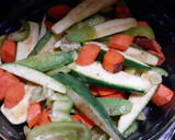 Foto del paso 3 de la receta: Pollo con verduras y papas todo al horno👩‍🍳
