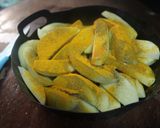 Foto del paso 3 de la receta: Patatas gajo con salchichas de bote