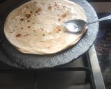 A picture of step 7 of Aloo paratha.