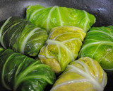 A picture of step 3 of Soft Cabbage Rolls Simmered in Soup.