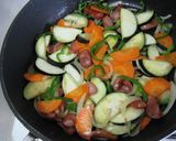 A picture of step 5 of Creamy Stir-Fried Udon with Plenty of Vegetables.