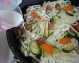A picture of step 6 of Creamy Stir-Fried Udon with Plenty of Vegetables.