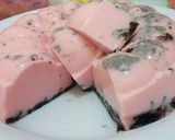 Foto langkah ke 4 dari resep Puding Oreo Merah Jambu.