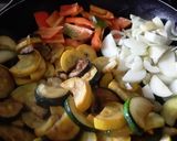 Foto del paso 2 de la receta: Vegetales🥗salteados con salsa de soja y piña picante🌶