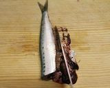 A picture of step 4 of No Fishy Smell! Soft All the Way to the Bones! Sardines Simmered in Umeboshi and Ginger.