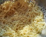 চিকেন ক্যাপ্সিকাম চাউমিন(Chicken Capsicum Chowmein recipe in Bengali) রেসিপি ধাপ - 1 ছবি