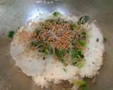 A picture of step 3 of Onigiri (Rice Balls) with Shirasu and Green Onions Stir-Fried in Sesame Oil.