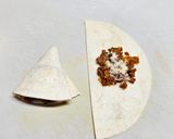 Foto langkah ke 2 dari resep Tortilla Lipat Daging Sapi Keju (Airfryer).