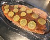 Une image de l'étape 5 de Saumon mariné au citron confit et aneth à la plancha.