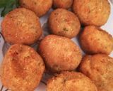 صورة لخطوة 6 من وصفة كرات البطاطس عطريقتي Potato balls stuffed with mozzarella chees