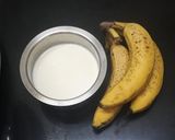 A picture of step 1 of Banana Milk shake.