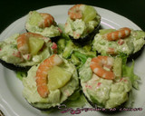 Foto del paso 4 de la receta: Aguacates rellenos de langostinos y piña