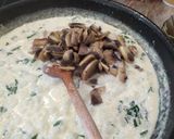Gombás, tejszínes, spenótos, parmezános csirkemell recept fázis 7 fotója